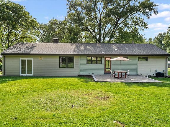 2nd image of 62 Grand Circle Dr