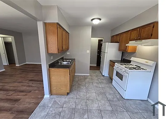 8201 S Maryland Ave #3 — Photo 4