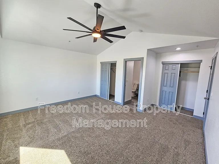 384 Erin St — Photo 19