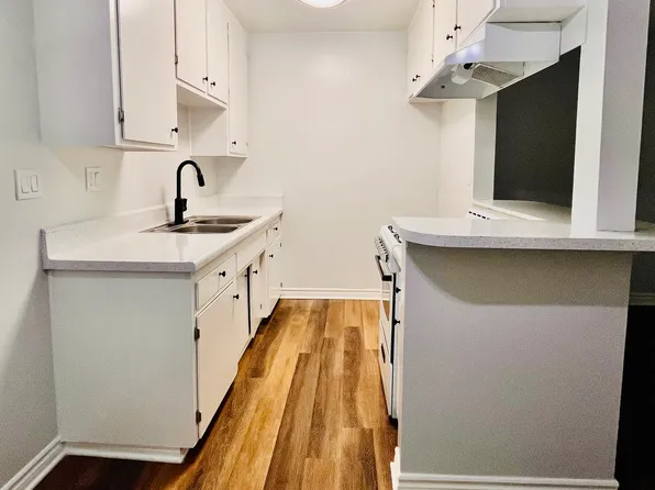 Tropical Breeze Apartments