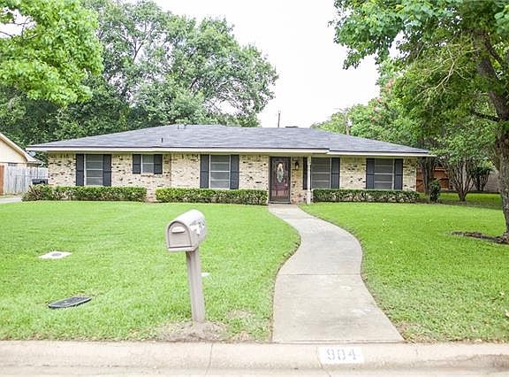 2nd image of 904 Woodcastle Dr