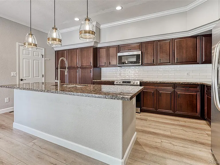 9885 Greensview Cir — Photo 13
