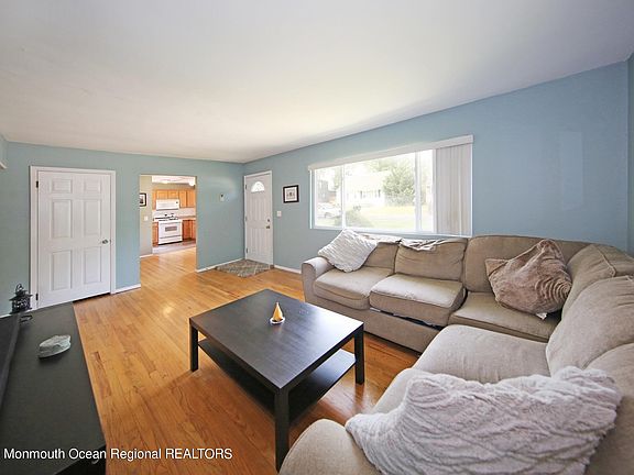 3rd image of 9 Twilight Place