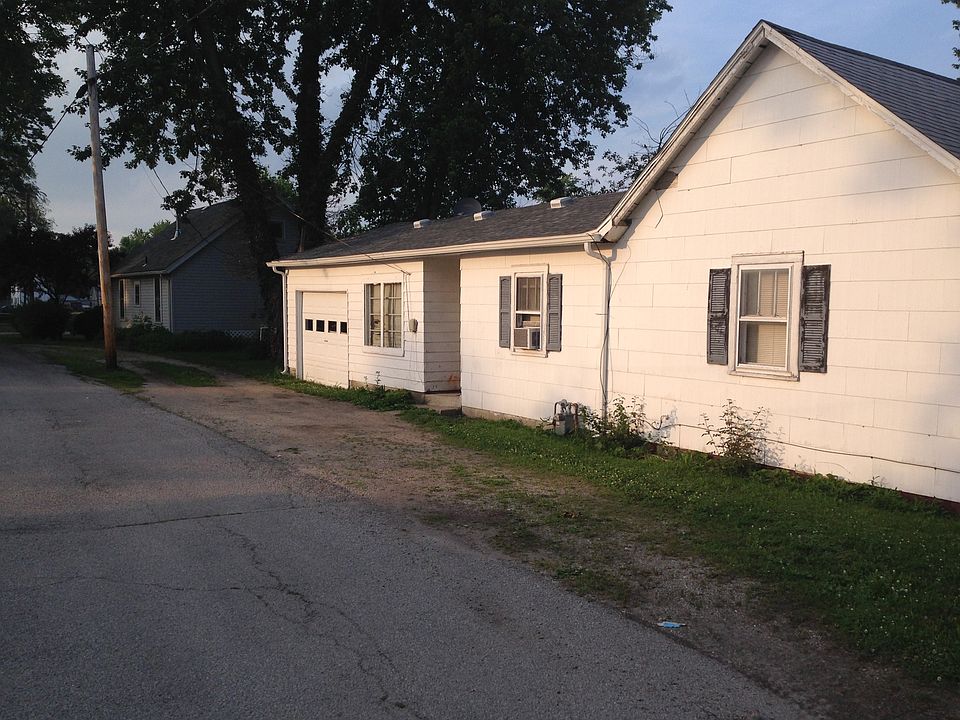 2nd image of 923 W Walnut St