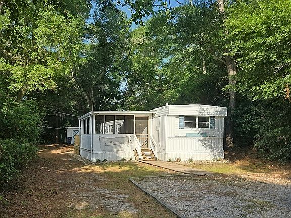 3rd image of 309 Bay Tree Ln