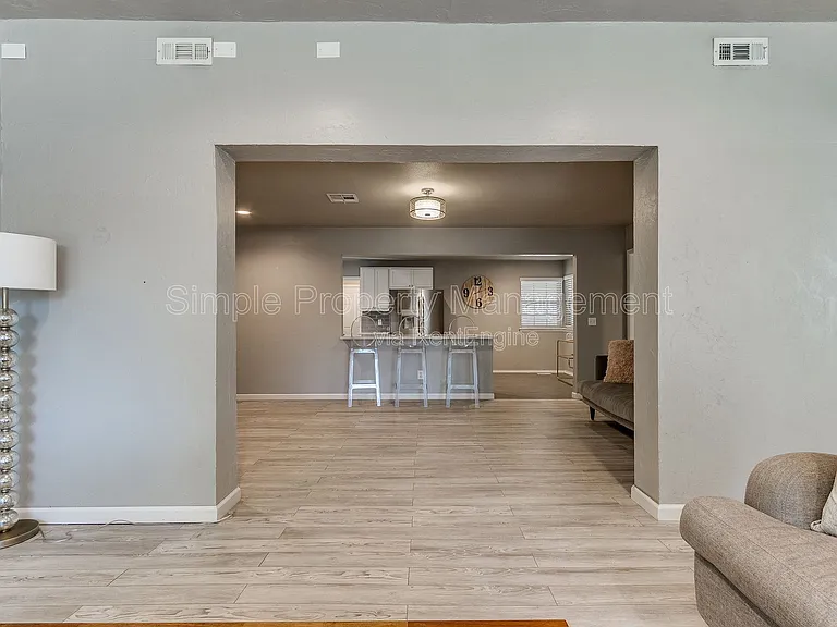 4136 NW 61st Ter — Photo 11