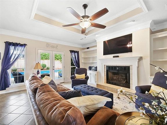4th image of 739 Sherry Dr