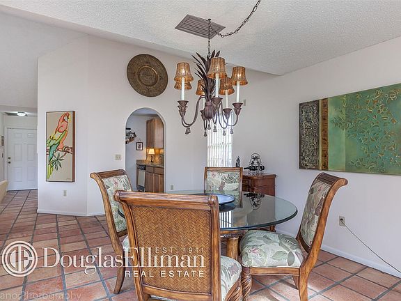 5th image of 7 Cedar Cir