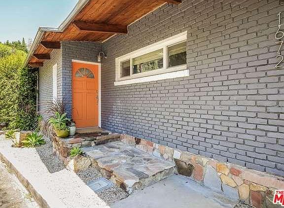 3rd image of 1672 Redesdale Ave