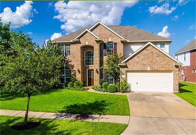 Beautifully updated spacious two story with an amazing open floor plan, in the gated community of Canyon Gate at Northpointe.   4 bdrms, 3.5 baths, study, game room and media room, two story family room and foyer, and an oversized back patio!