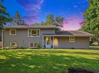 3936 S Morrow Dr, Sioux Falls, SD 57106