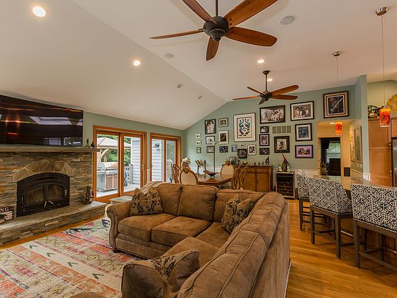 2nd image of 6 Jeffrey Ln