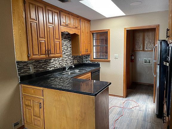 2nd image of 1128 Redbud Ave