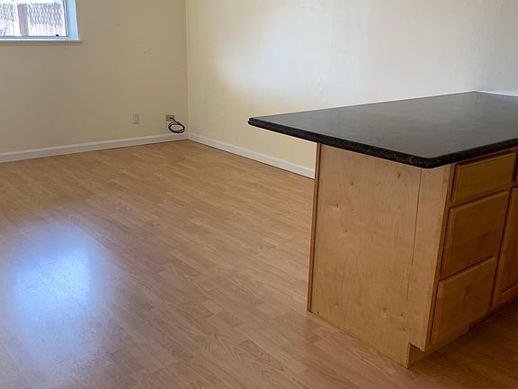 4th image of 410 Ford St #2