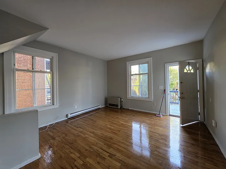 49 Warren St #C — Photo 7