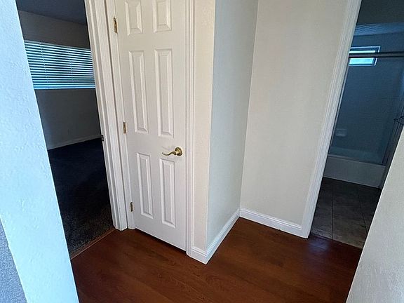 5th image of 410 W Harter Ave