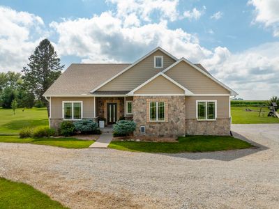 5025 W Griffith Rd, Hudson, IA, 50643