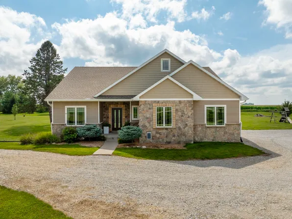 5025 W Griffith Rd, Hudson, IA 50643