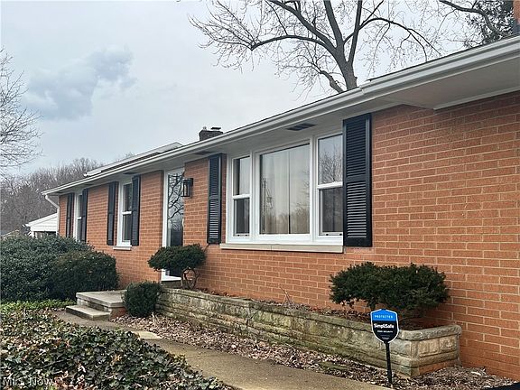 3rd image of 1084 Marion Ave NW