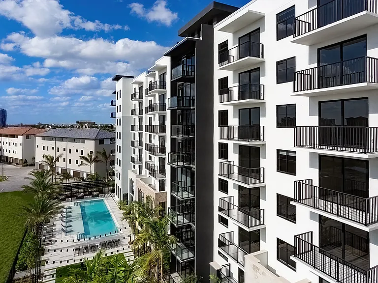 Centrico by Windsor provides convenient walkability with proximity to neighborhood favorites.
