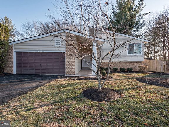 2nd image of 734 Sugarland Run Dr