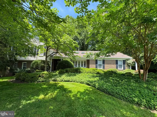 16717 Cutlass Dr, Rockville, MD 20853