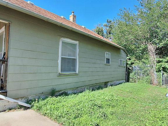 2nd image of 242 N Millwood Ave