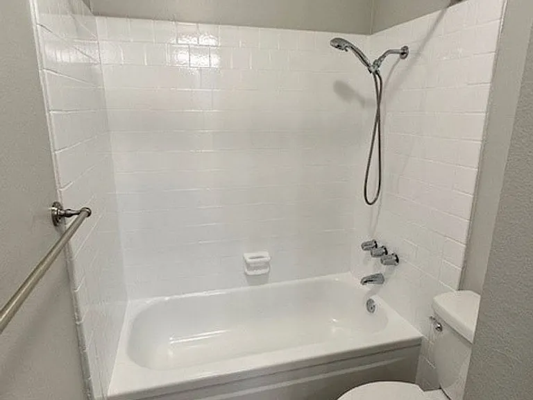 415 W Rosewood Ave — Photo 13