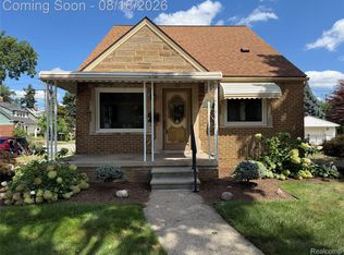 1407 Nowlin St, Dearborn, MI 48124