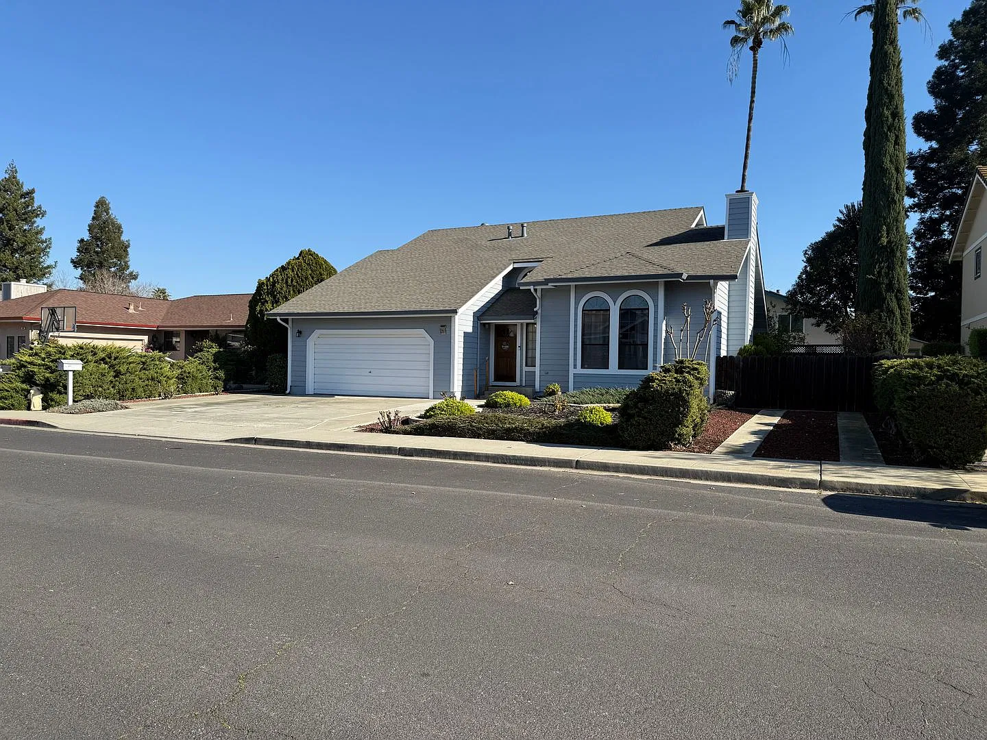 Remarkable Neighborhood Of Custom Homes! 2 Bed 2.5 Bath Located In Central Brentwood Location Wit... — Photo 1