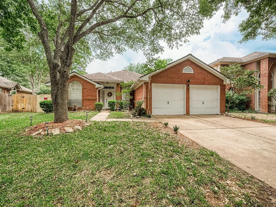 207 Rolling Plains Dr