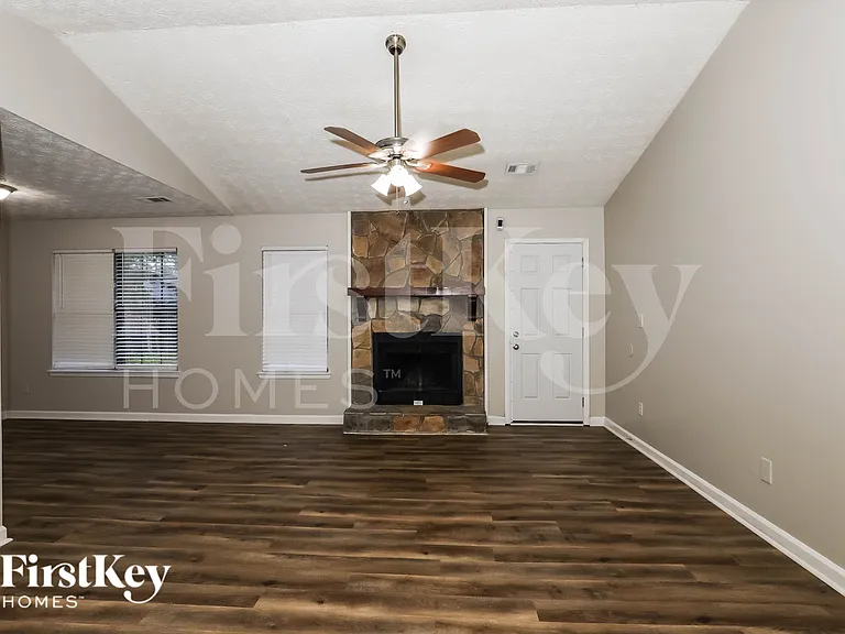 1207 Iron Gate Blvd — Photo 3