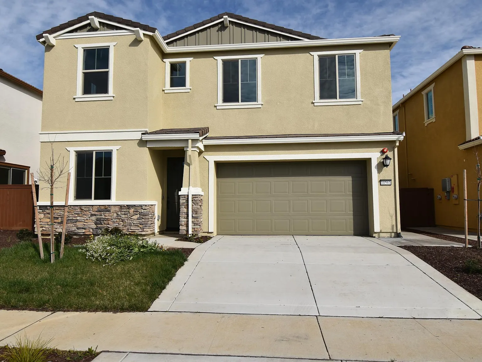 4 bed, 2018 sqft, $3,195 — Photo 3