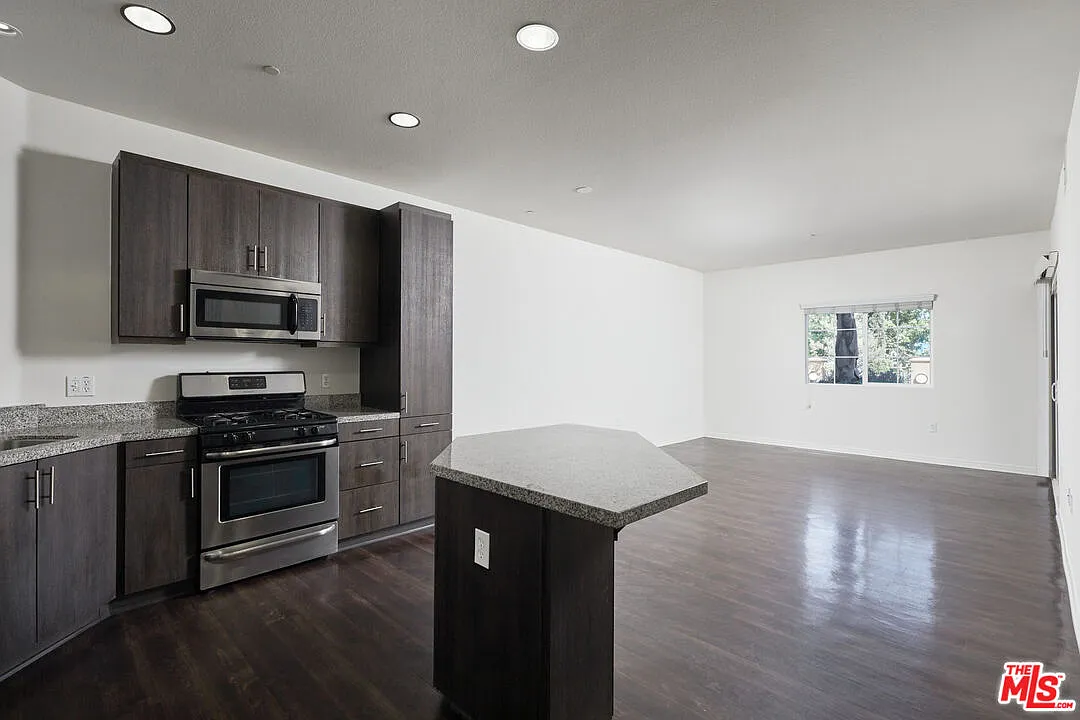 Photo 2 of 20 - 1408 W Washington Blvd #114 - Los Angeles, CA Building Photo - 1408 W Washington Blvd #114