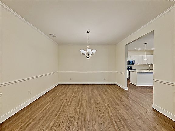 3rd image of 1592 Weatherbrook Cir