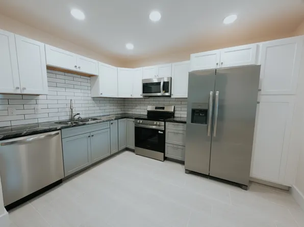 930 85th Ave N APT 103, Saint Petersburg, FL 33702
