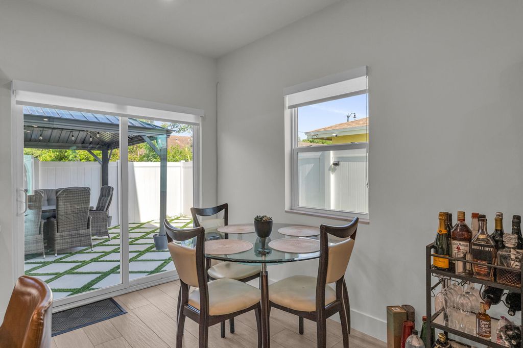 460 NW 27th Ave, photo 9