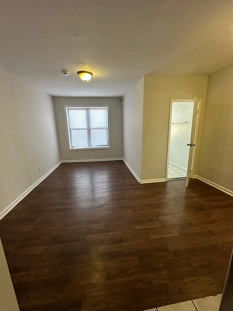 2 bed, $1,400 — Photo 3