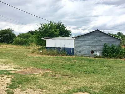 2601 N Interstate Highway 35 — Photo 6