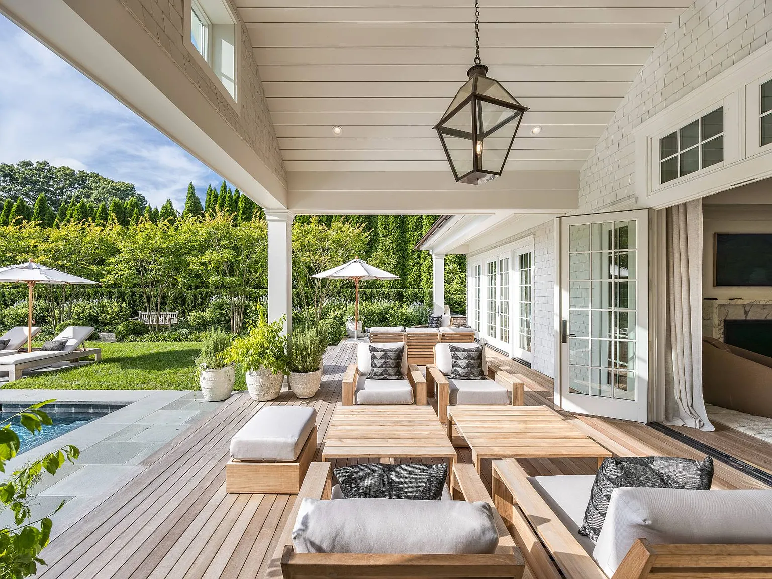 Timeless Custom Home Near East Hampton Village — Photo 3