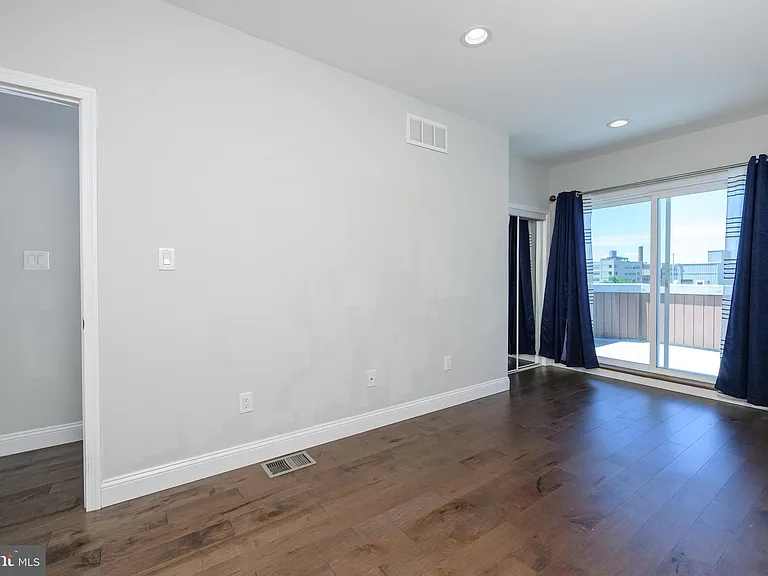 1439 N Newkirk St — Photo 23