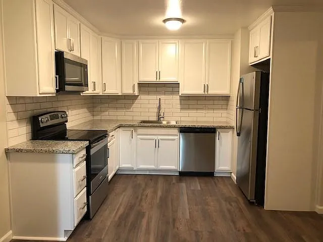 3 bed, 900 sqft, $1,550 — Photo 1