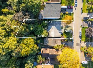 945 Beechwood Ave, Mississauga, ON L5G 4E3