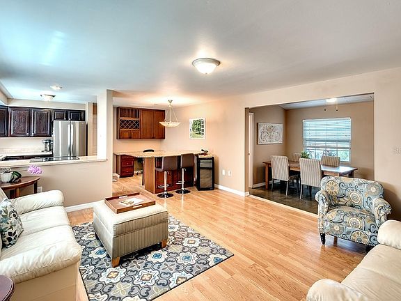 5th image of 4310 Murdock Ave
