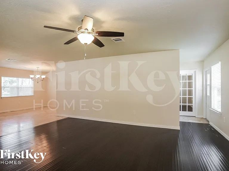 1011 Fairbanks Dr — Photo 6