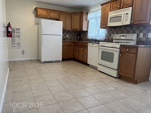 3rd image of 346 River Dr Floor 1