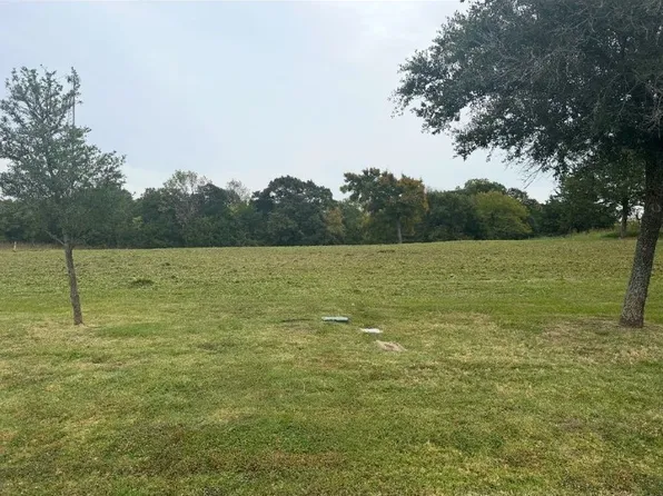 8 Summit Oaks Cir, Denison, TX 75020