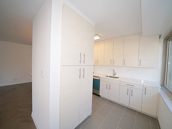 4th image of 444 E 82nd St APT 9F
