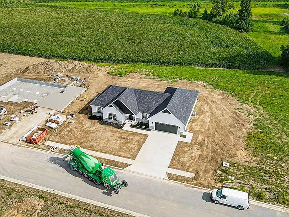 3rd image of 3676 Comanche Dr