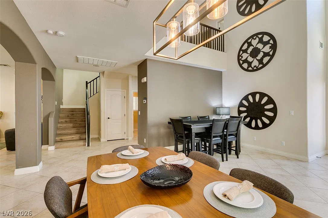 4 bed, 2.5 bath, 2354 sqft, $3,995 — Photo 4